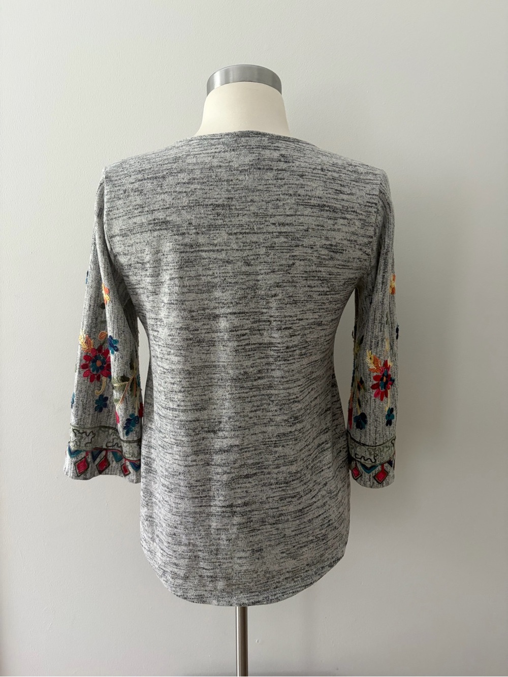 fig and flower Gray Knit V-Neck Tie-Front Top with Colorful Embroidered Sleeves - Picture 6 of 11